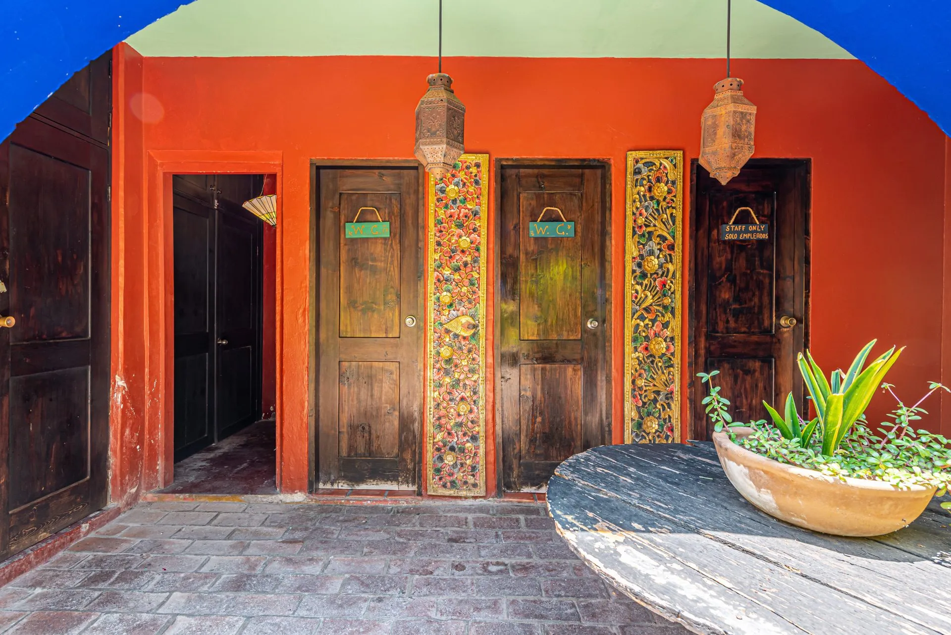 Built in 1947 by “El Chino,” the legendary Hotel California is now available for sale to selective buyers. This iconic landmark in Todos Santos underwent a masterful renovation in 2001, resulting in eleven unique guest rooms and suites.