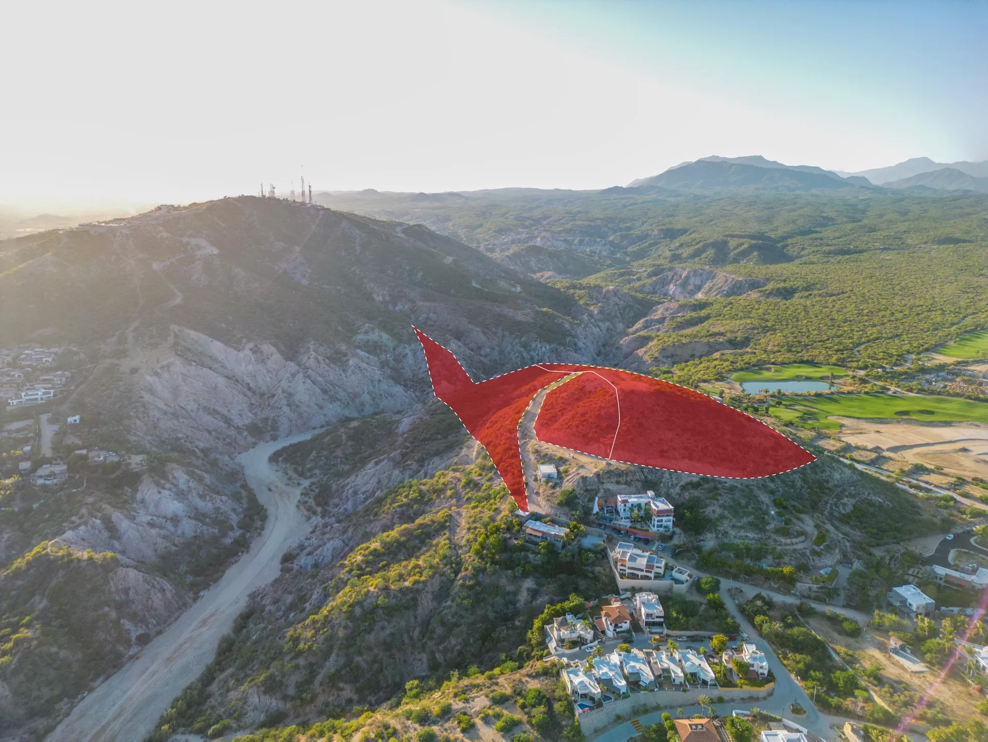 Undeniably one of the finest development parcels left in San Jose del Cabo, Montecito offers an elevated 55,414 square meters of jetliner views.