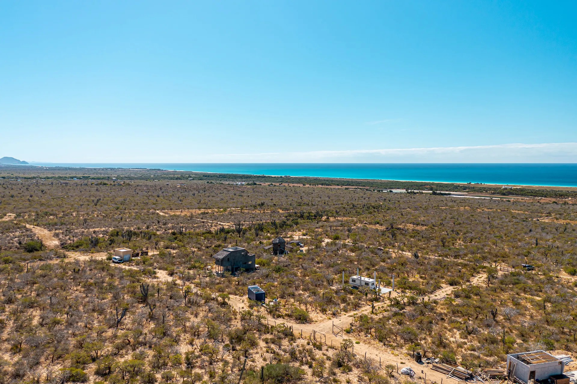 Build your dream home on this spacious 5000m2 lot located in the up-and-coming neighborhood of Las Playitas. Infrastructure in place and ready to build.