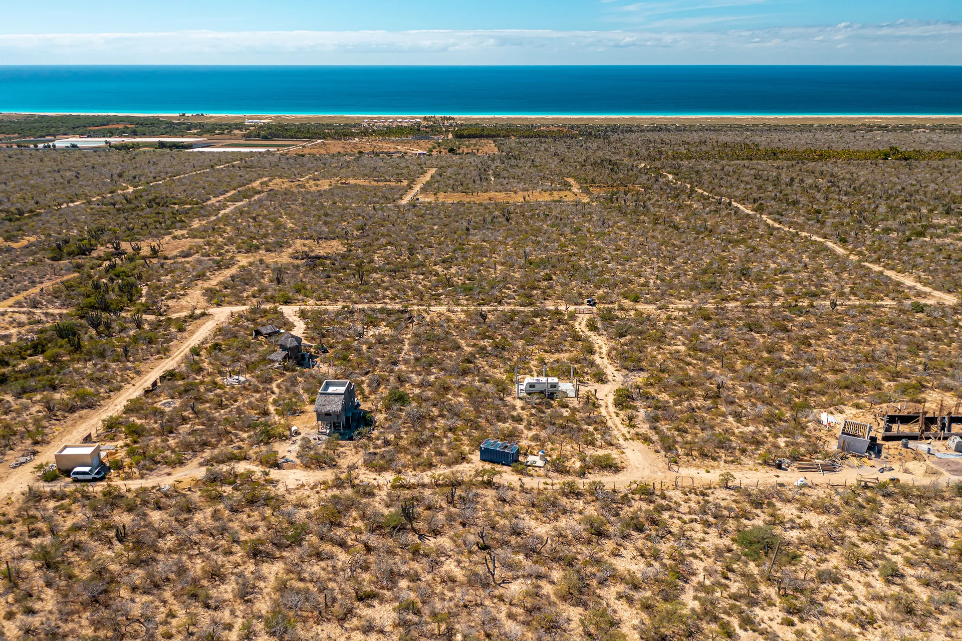 Build your dream home on this spacious 5000m2 lot located in the up-and-coming neighborhood of Las Playitas. Infrastructure in place and ready to build.